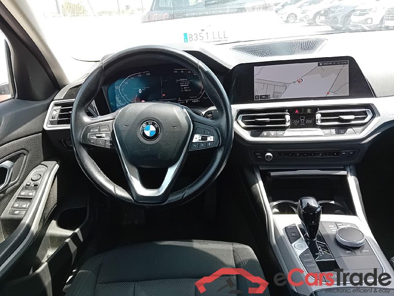 BMW Serie 3 / 2018 / 4P / sedán 318d Auto. #3