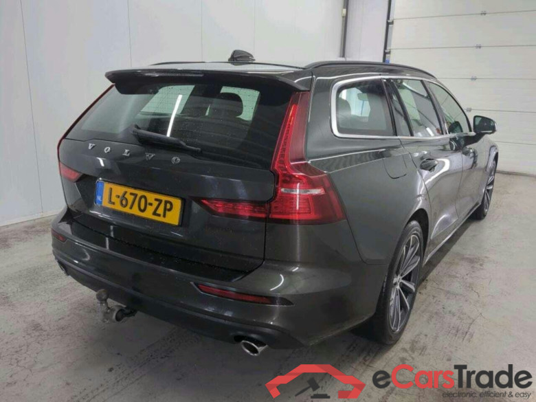 VOLVO V60 2.0 B4 Momen Bns #2