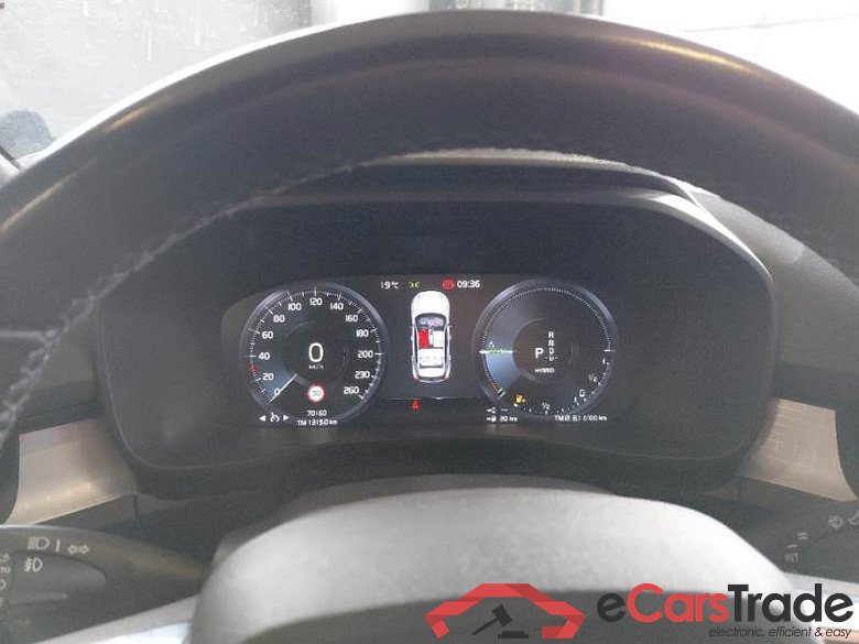 VOLVO XC40 / 2021 / 5P / SUV T4 RECHARGE PLUG-IN AUTO CORE #4