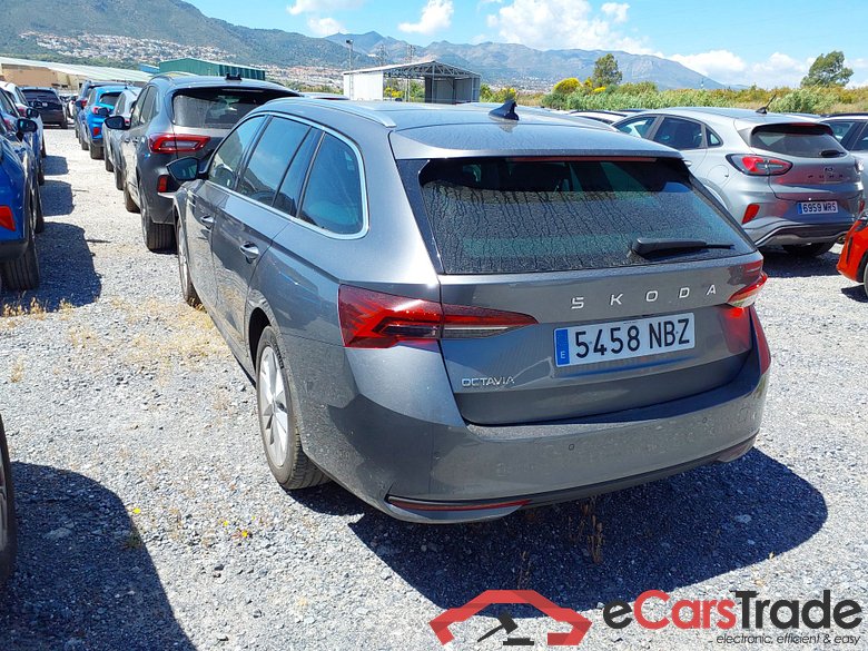 SKODA Octavia 1.5 TSI 110kW (150CV) m-HEV DSG 7 vel. AutomÃ¡tico Combi Design(Pano-Roof + Winterpack) #2