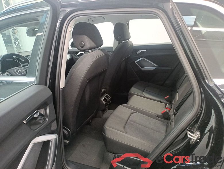 Audi Q3 35 TDI S Tronic Business Edition 5d #3