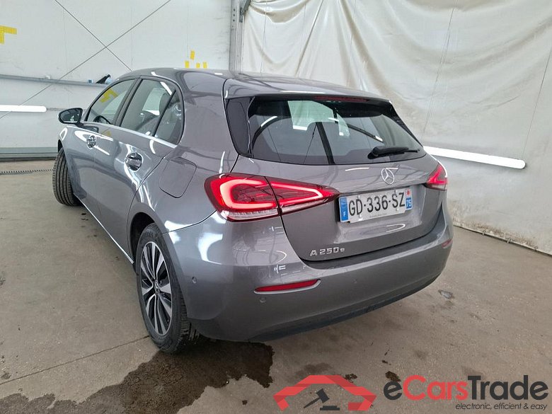 MERCEDES-BENZ Classe A Compact 2018 5P Berline A 250 e Business Line 8GDCT #2