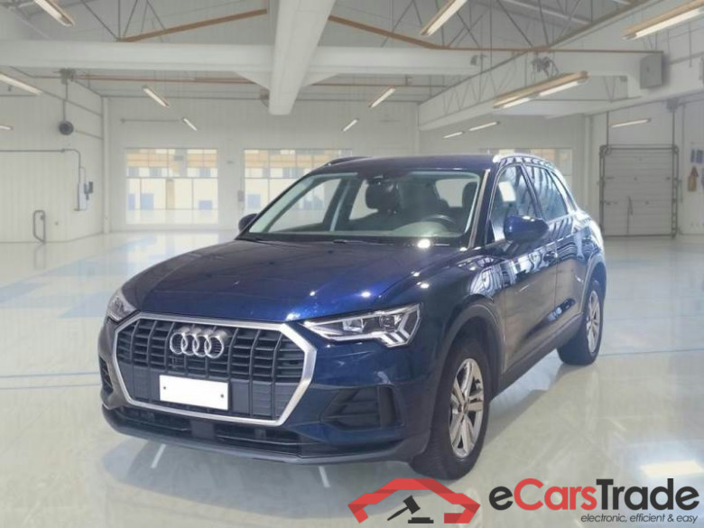 AUDI Q3 / 2018 / 5P / SUV 45 TFSI E S TRONIC BUSINESS #1