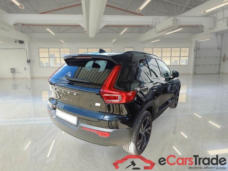 VOLVO XC40 / 2017 / 5P / SUV T4 PLUG-IN HYBRID AUTO RECHARGE R-DESIGN #2
