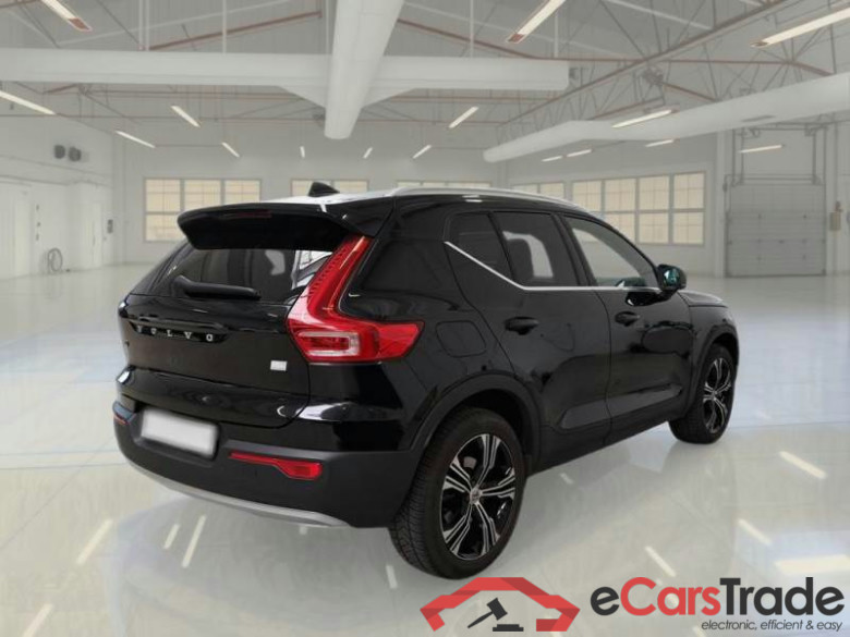 VOLVO XC40 / 2017 / 5P / SUV T5 PLUG-IN HYBRID AUTO RECH INSCRIP EXPR #2
