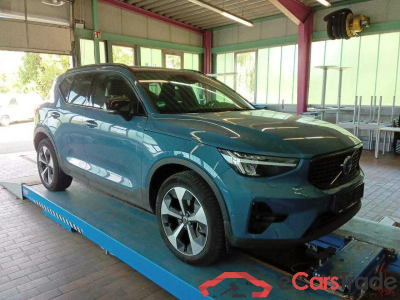 Volvo XC40 (2017->) DE - SUV5 B4 2WD EU6d, Plus Dark, (Facelift) 2022 - 2024 #1