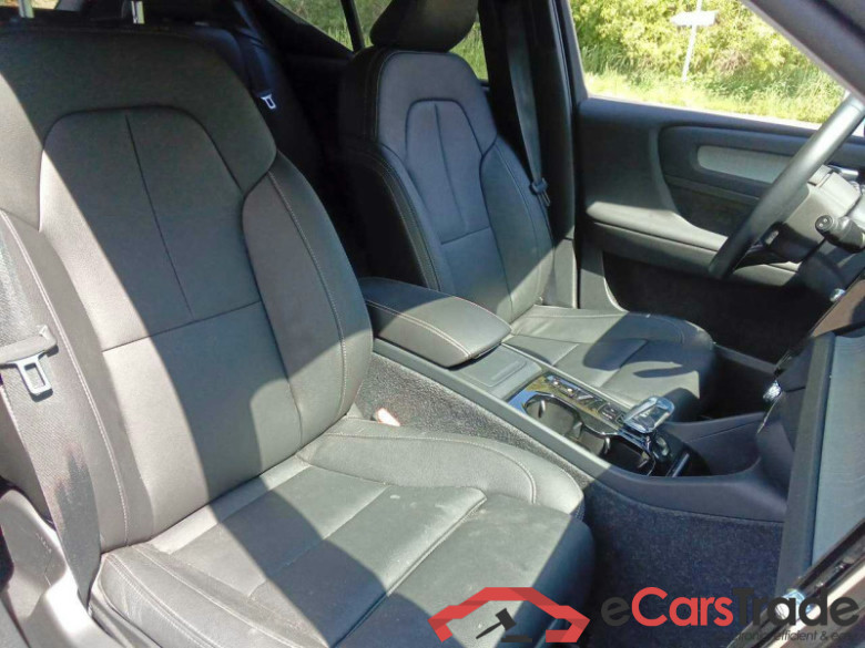 Volvo XC40 (2017->) DE - SUV5 B4 2WD EU6d, Plus Dark, (Facelift) 2022 - 2024 #4