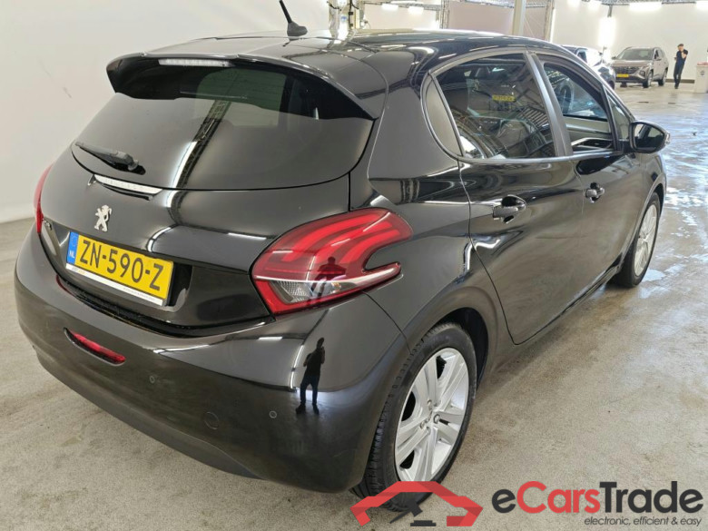 Peugeot 208 Signature 1.2 PureTech 82 5d #2