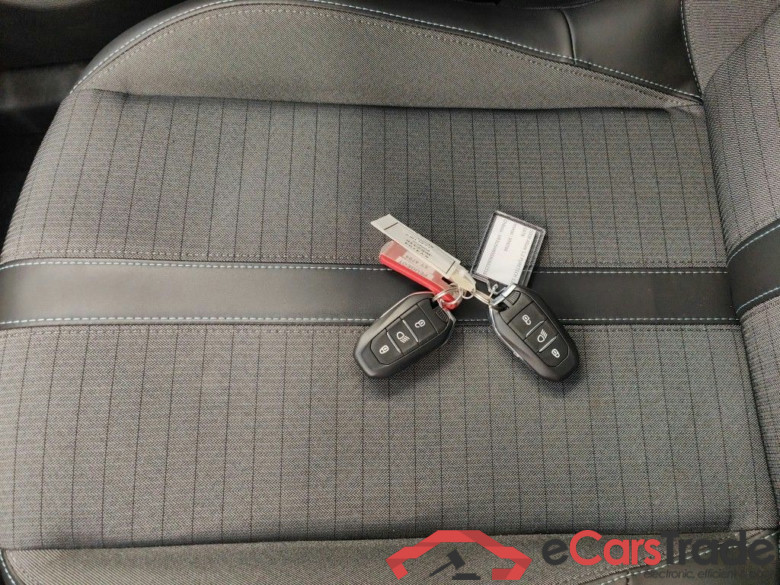 PEUGEOT 2008 - 2020 1.2 PureTech 130 Allure S&S (EU6.3) 5d #4