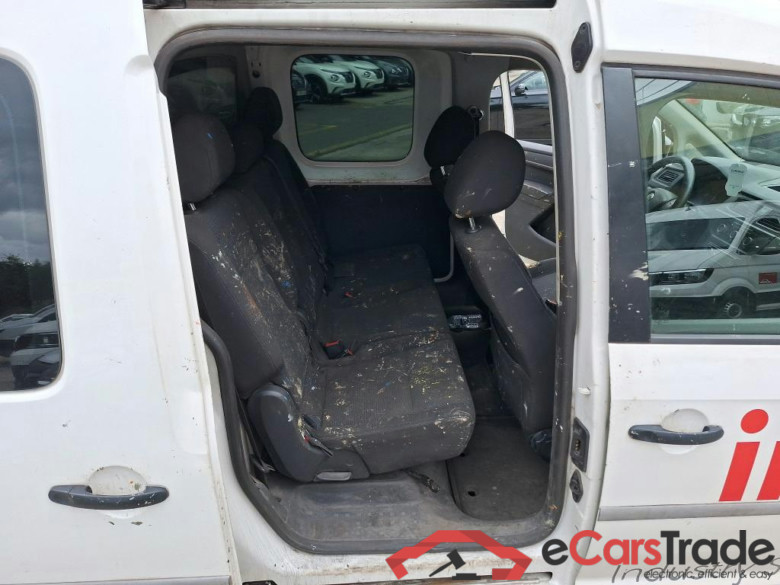 VOLKSWAGEN CADDY MAXI DIESEL - 2015 2.0 TDi SCR Conceptline Transfo Van #5