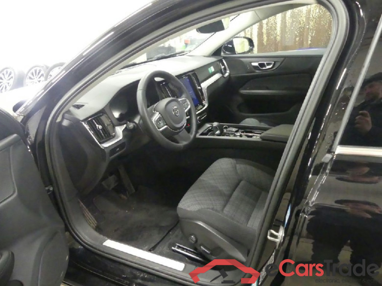 V60 Kombi Core 2.0 B4 145KW AT8 E6d #4