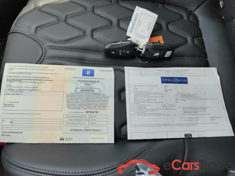 Peugeot 3008 1.6 HYBRID 180 e-Auto8 Allure Pack 5d !!! Damaged Car !!! #4