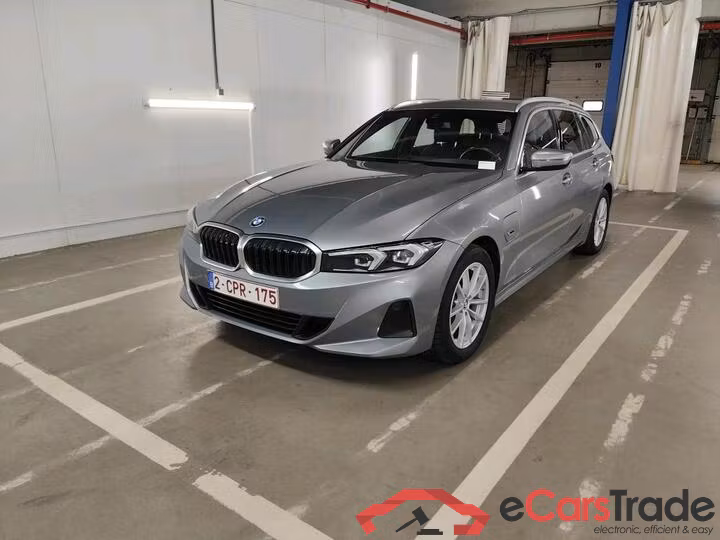 BMW 3 Reeks Touring 3 Reeks Touring 330e (215 kW) (PHEV) 215kW/292pk  5D/P Auto-8 - CO2 indicatief