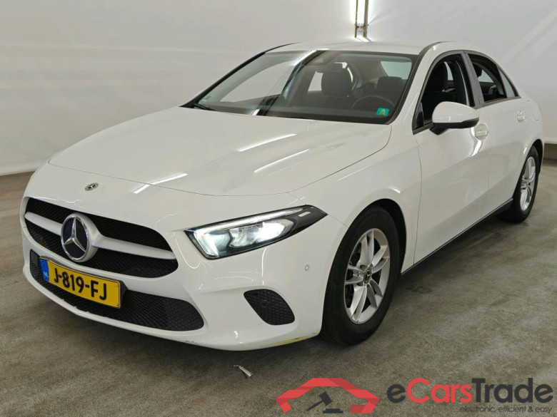Mercedes-Benz A-Klasse Limousine A 200 7G-DCT Business Solution 4d #1