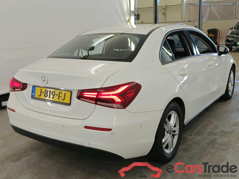 Mercedes-Benz A-Klasse Limousine A 200 7G-DCT Business Solution 4d #2