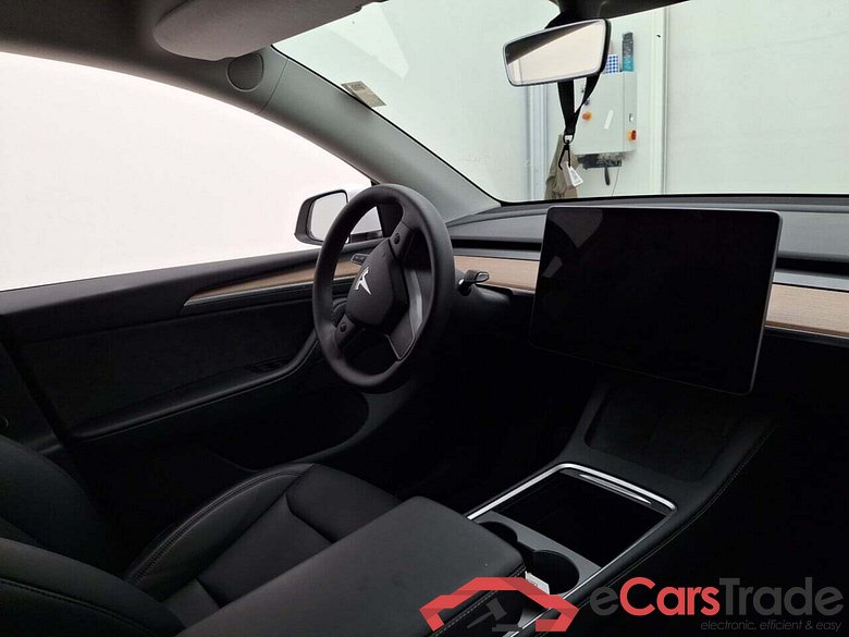 TESLA MODEL Y LONG RANGE AWD AUTOPILOT #3