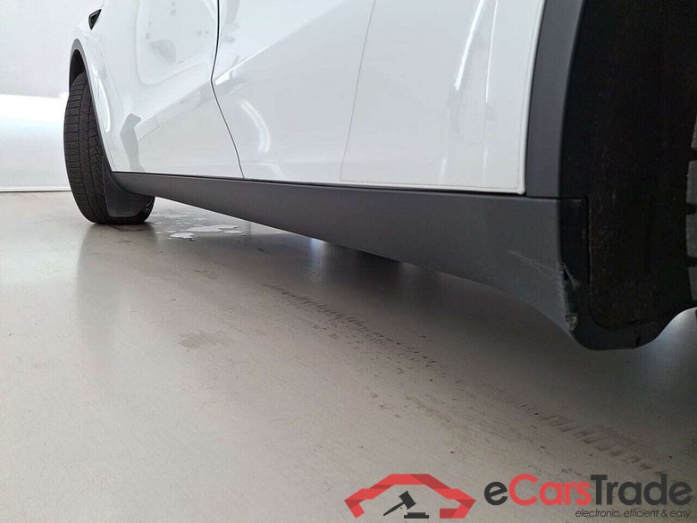 TESLA MODEL Y LONG RANGE AWD AUTOPILOT #4