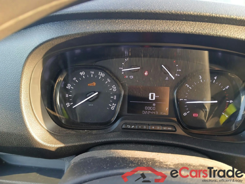 PEUGEOT Expert / 2016 / 4P / furgón Furgón Premium 1.5 BlueHDi 100 Standard (AC) #4