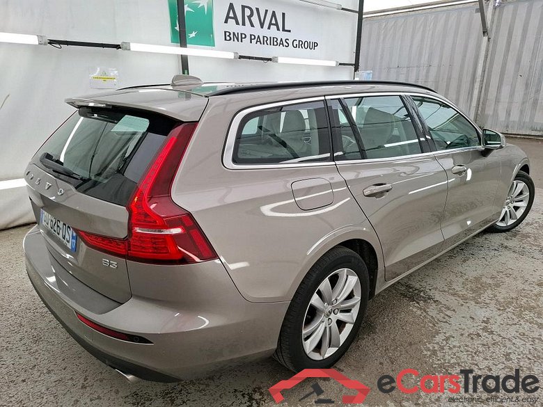 VOLVO V60 / 2018 / 5P / Break B3 163 GT 8 Momentum Business #3