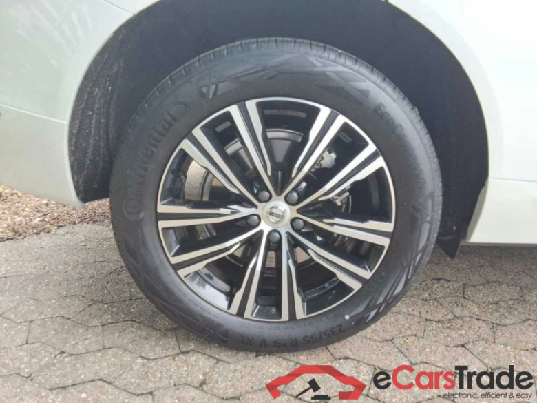 Volvo XC60 (03.2017->) DE - SUV5 B5 (Benzin) 2WD EU6d, Inscription Mild-Hybrid, (Facelift) 2021 - 2022 #4