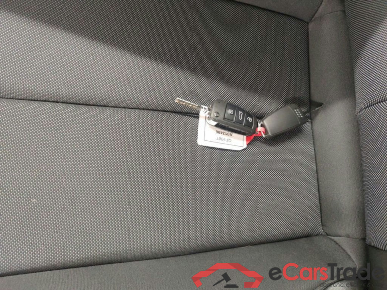 Audi Q2 35 TDI S tronic quattro S Line 5d #4
