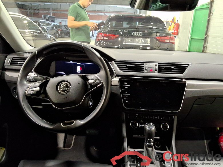 SKODA SUPERB COMBI DIESEL - 2019 1.6 CR TDi Style DSG #6