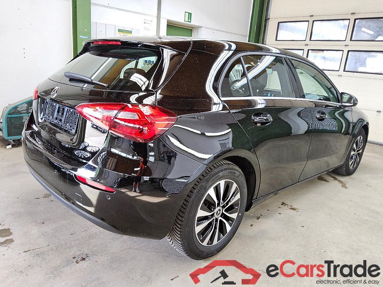 MERCEDES-BENZ A-Klasse A 180 7G-DCT Style 5d 100kW #2