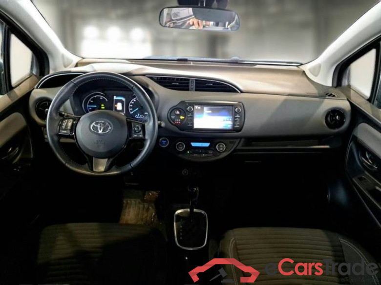 TOYOTA YARIS / 2017 / 5P / BERLINA 1.5 HYBRID BUSINESS #3
