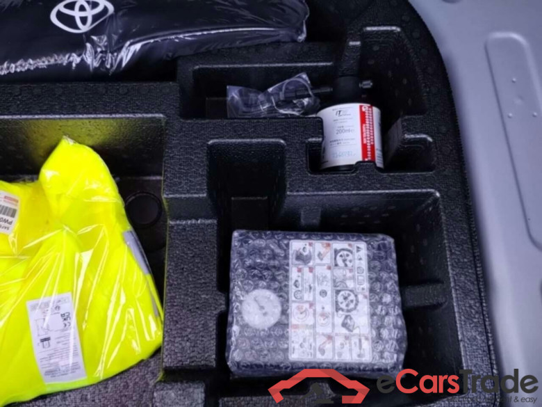 TOYOTA YARIS 1.5 Hybrid 115 Comfort #3