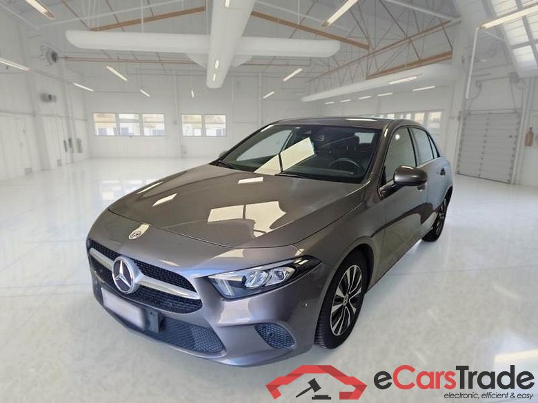 MERCEDES-BENZ CLASSE A / 2018 / 5P / BERLINA A 180 D AUTOMATIC BUSINESS EXTRA #1