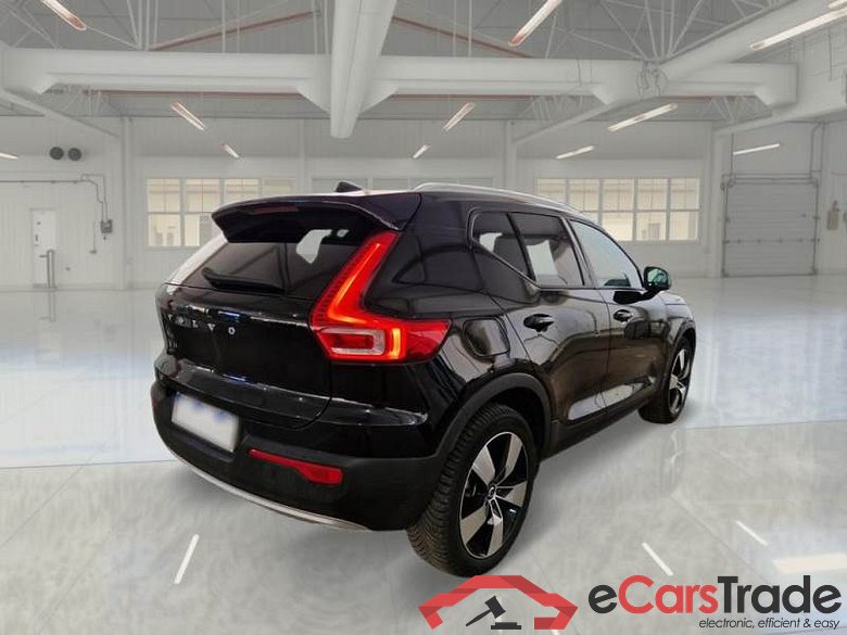 VOLVO XC40 / 2017 / 5P / SUV T3 AUTOMATICO MOMENTUM PRO #2