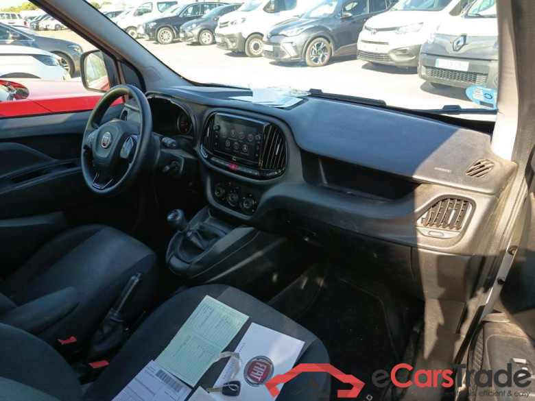 FIAT Doblò Cargo/2015/4P/furgón derivado de turismo Cargo SX 1.6 Mjet 66kW (90CV) (AC) #3