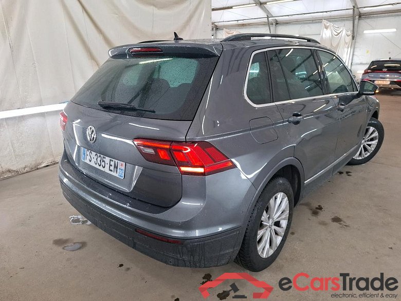 VOLKSWAGEN Tiguan / 2016 / 5P / SUV 2.0 TDI 150 DSG7 Confortline Business #3