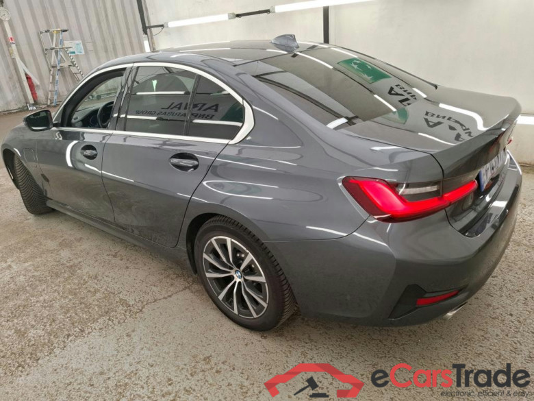 BMW Série 3 Berline / 2018 / 4P / Berline 330e 292ch Business Design BVA8 Hybride #2