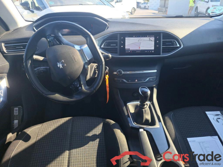 PEUGEOT 308 / 2017 / 5P / berlina con portón 5p Active Pack BlueHDi 130 S&S #3