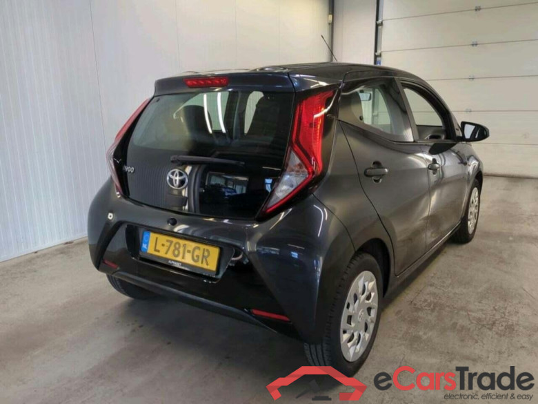 TOYOTA Aygo 1.0 VVT-i x-play #2