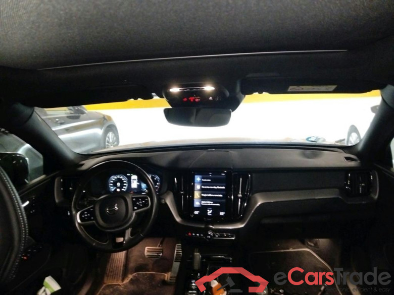 VOLVO XC60 / 2017 / 5P / todoterreno 2.0 B4 D AWD R-Design Auto #3