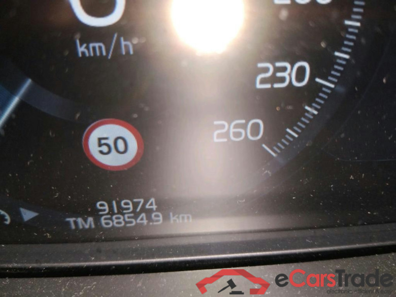 VOLVO XC60 / 2017 / 5P / todoterreno 2.0 B4 D AWD R-Design Auto #5