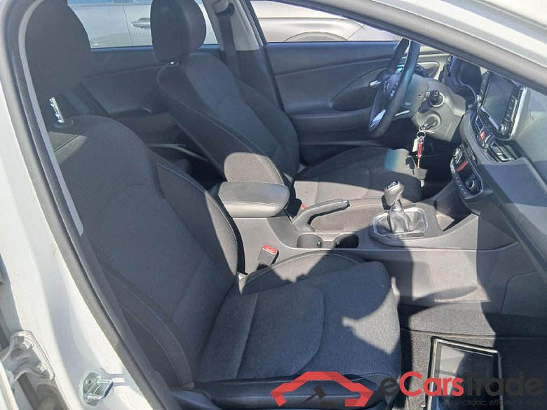 HYUNDAI i30 / 2020 / 5P / berlina con portón 1.0 TGDI 48V Klass #6