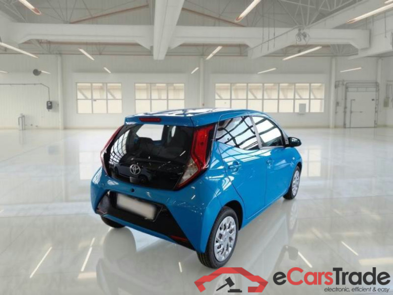 TOYOTA AYGO CONNECT / 2018 / 5P / BERLINA 1.0 VVT-I X-COOL MMT #2