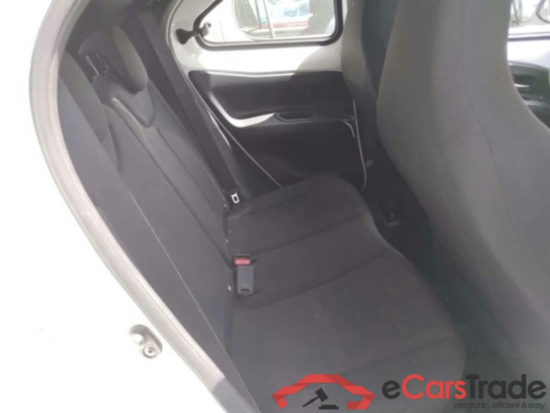 TOYOTA Aygo X 1.0 VVT-i S-CVT Play #5
