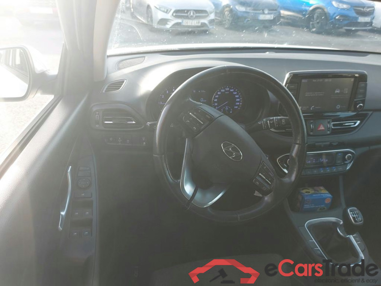 HYUNDAI i30 / 2020 / 5P / berlina con portón 1.0 TGDI 48V Klass #3