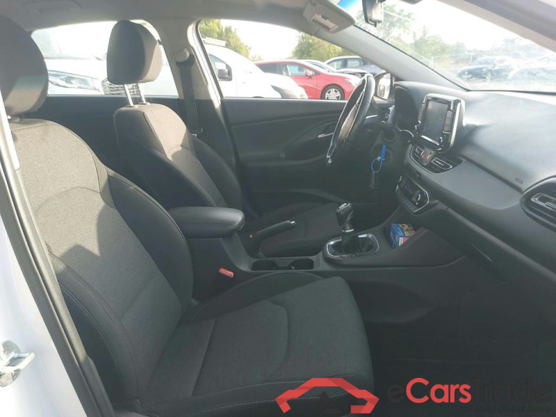 HYUNDAI i30 / 2020 / 5P / berlina con portón 1.0 TGDI 48V Klass #6