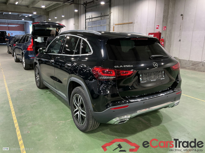 MERCEDES-BENZ GLA - Klasse 1.3 GLA 250 E DCT BUSINESS SOLUTION #3