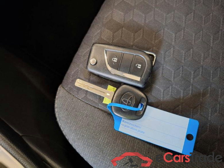 TOYOTA YARIS / 2020 / 5P / BERLINA HYBRID BUSINESS MY21 #6