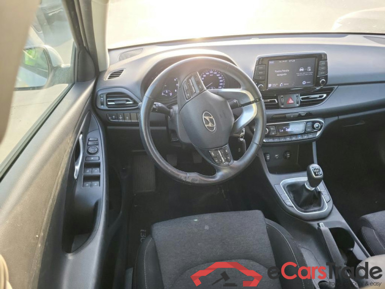 HYUNDAI i30 / 2020 / 5P / berlina con portón 1.0 TGDI 48V Klass #3