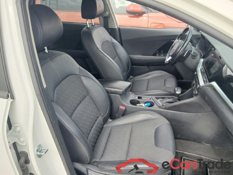 KIA Niro / 2019 / 5P / crossover 1.6 GDi HEV 104kW (141CV) Emotion (AC) #6