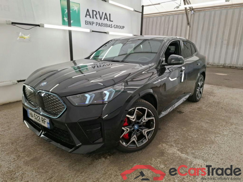Série iX2 30 xDrive M Sport 64kWh BVA #1