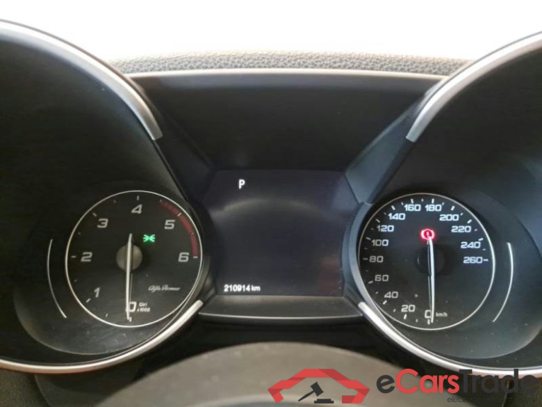 ALFA ROMEO GIULIA / 2016 / 4P / BERLINA 2.2 TD 190 CV TI AT8 #4