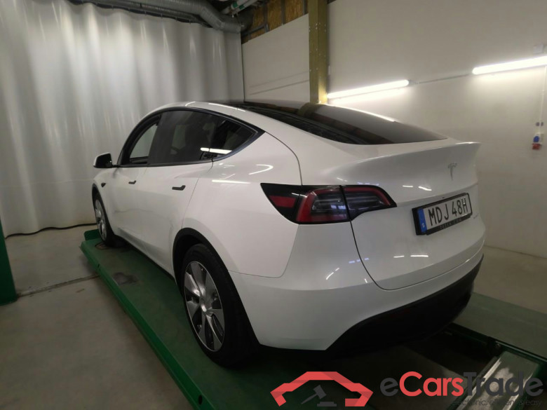 Tesla Model Y Long-Range AWD #4
